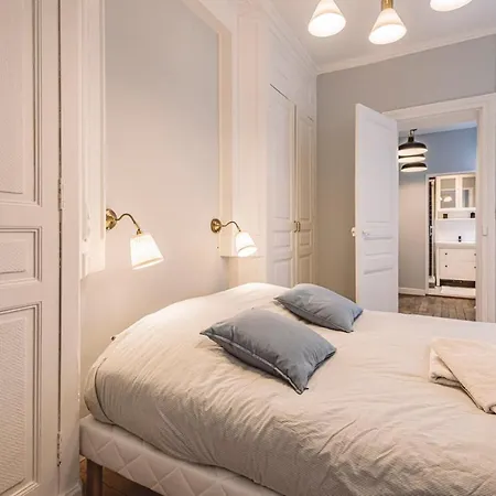 Roi Soleil, Face à La Cathédrale - 2g *